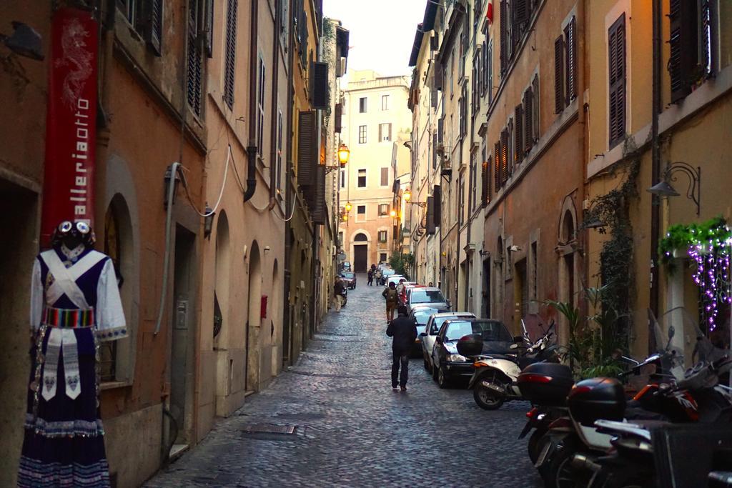 Romenjoy Colosseo Bilik gambar