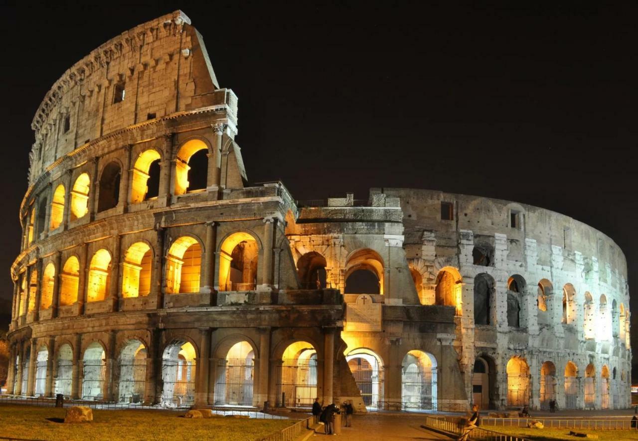Romenjoy Colosseo Luaran gambar
